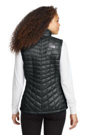 The North Face Women's ThermoBall Trekker Vest. NF0A3LHL - Image 3